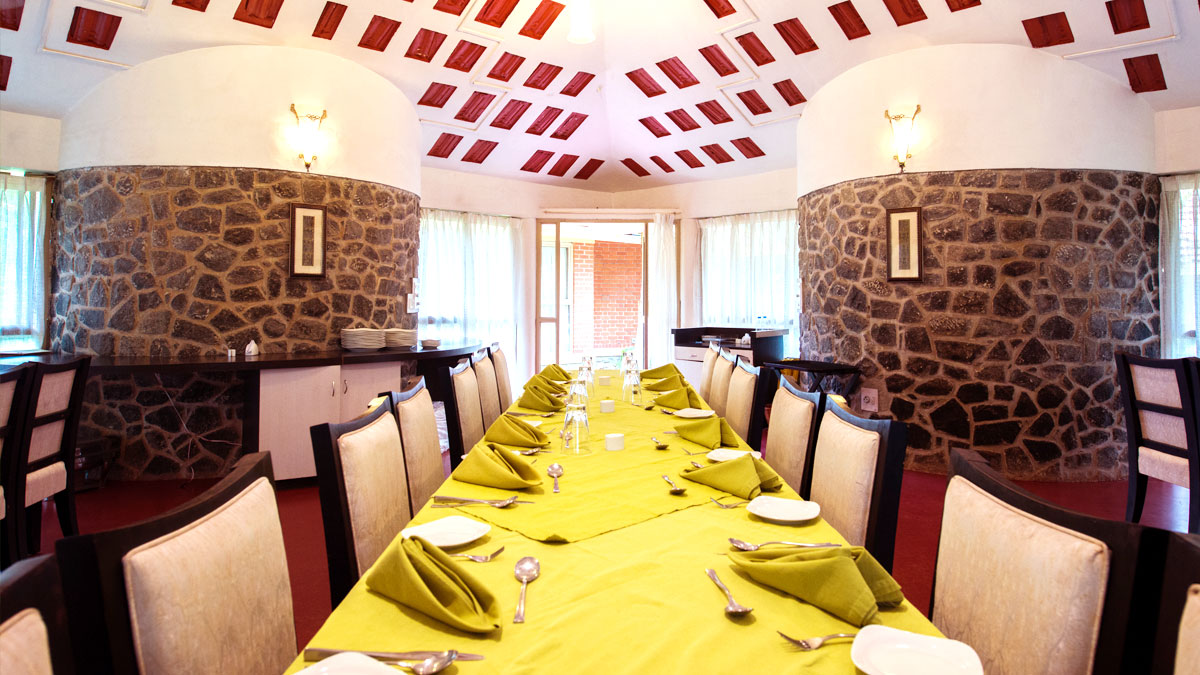 Restaurant in the service of the guests